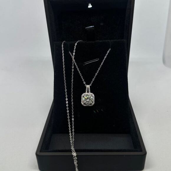 GRA Moissanite Diamond Necklace 2 Ct Pendant Chain Fine Jewelry Halo S925 - Picture 9 of 12